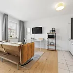 Apartment Zentrale Vollmöblierte&moderne Nahe Btu, Parkplatz Auf Anfrage