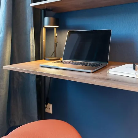 Zentrale Vollmoeblierte&moderne Nahe Btu, Parkplatz Auf Anfrage Appartement