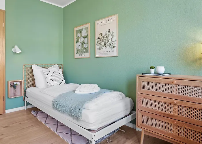 Zentrale Vollmoeblierte&moderne Nahe Btu, Parkplatz Auf Anfrage Apartamento *